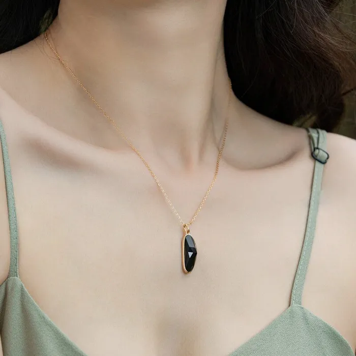 Necklaces PENFINE Irregular black agate pendant clavicle chain unique yellow gold black onyx pendant necklace vintage necklace for women Necklaces PENFINE Irregular black agate pendant clavicle chain unique yellow gold black onyx pendant necklace vintage necklace for women