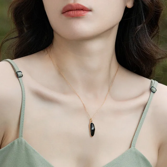 Necklaces PENFINE Irregular black agate pendant clavicle chain unique yellow gold black onyx pendant necklace vintage necklace for women Necklaces PENFINE Irregular black agate pendant clavicle chain unique yellow gold black onyx pendant necklace vintage necklace for women