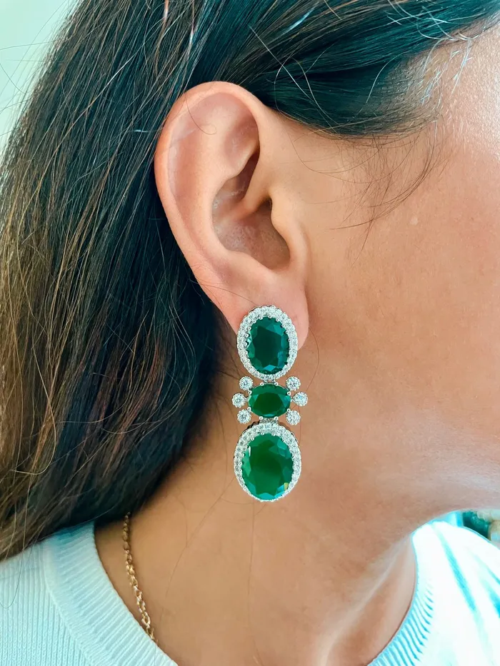 Necklaces PRERTO ECOMMERCE PRIVATE LIMITED Emerald Oval Diamond Detail Line Necklace Set
