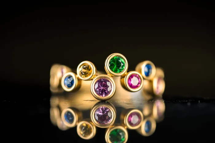 18k Yellow Gold Bezel Set Multicolored Sapphire Ring The Wooden Jewel Rings