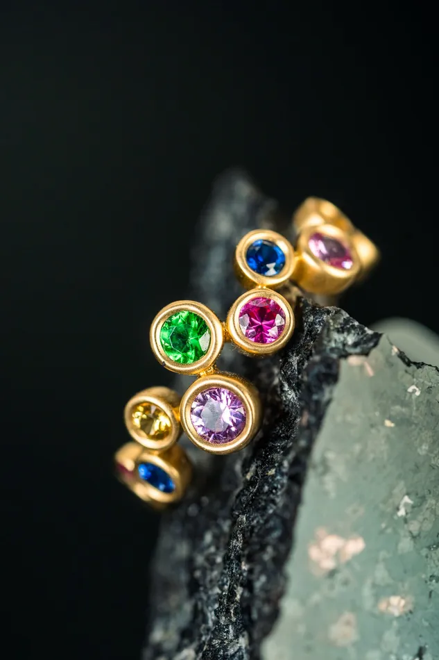 18k Yellow Gold Bezel Set Multicolored Sapphire Ring The Wooden Jewel Rings