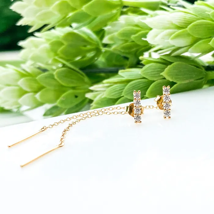 Earrings Izzy Jo Roxanne in Diamondish and Gold Threader Earrings