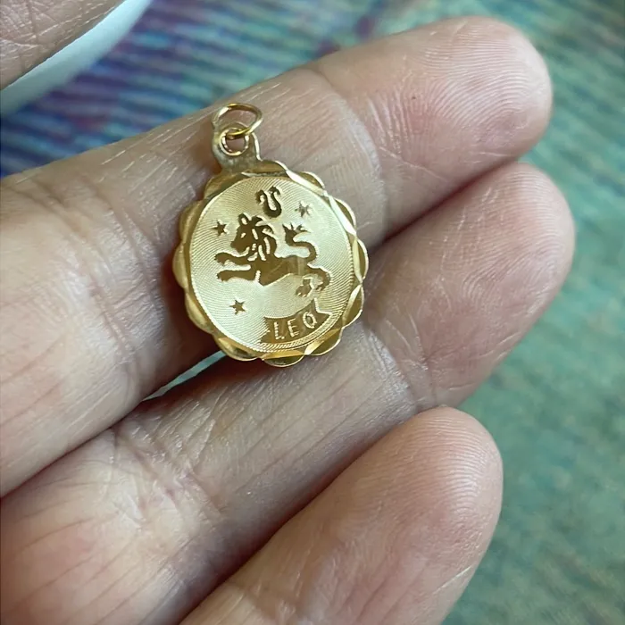 Love Vintage Paris PreStyled Sets Leo Zodiac Pendant 14k Gold Vintage
