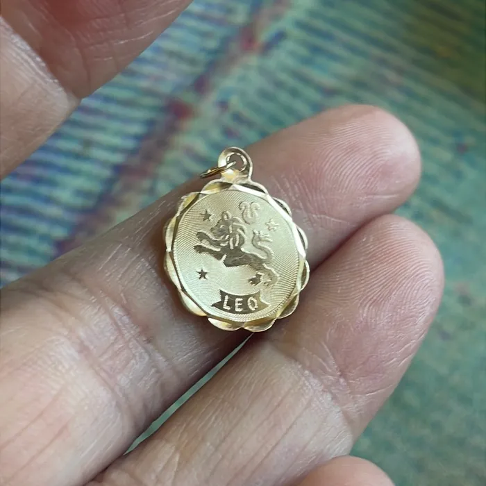 Love Vintage Paris PreStyled Sets Leo Zodiac Pendant 14k Gold Vintage Love Vintage Paris PreStyled Sets Leo Zodiac Pendant 14k Gold Vintage