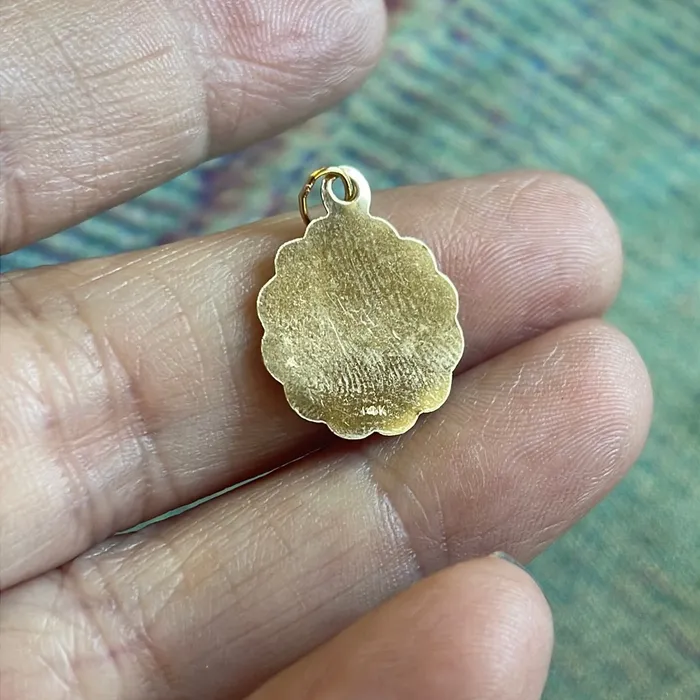Love Vintage Paris PreStyled Sets Leo Zodiac Pendant 14k Gold Vintage Love Vintage Paris PreStyled Sets Leo Zodiac Pendant 14k Gold Vintage