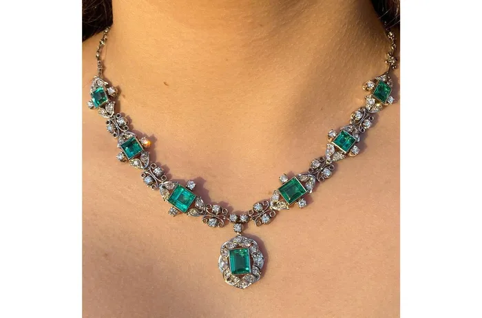 Necklace Unique Masterpiece Chivor Emerald Albert Hern Necklaces
