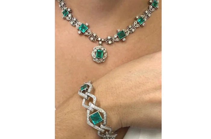 Necklace Unique Masterpiece Chivor Emerald Albert Hern Necklaces