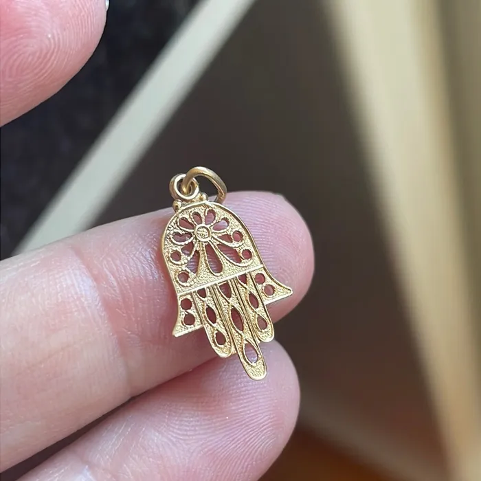 PreStyled Sets Vintage Paris Jewelry Filigree Hamsa Pendant 14k Gold Vintage PreStyled Sets Vintage Paris Jewelry Filigree Hamsa Pendant 14k Gold Vintage