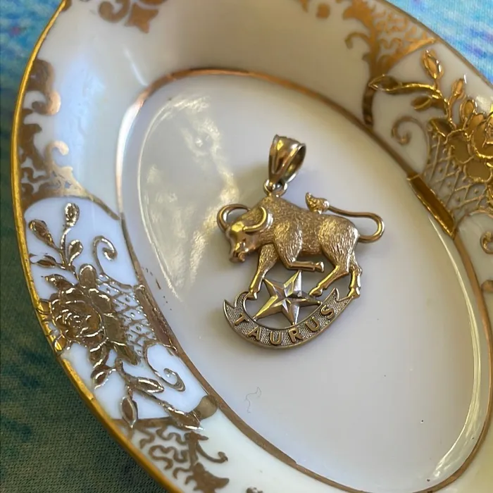 PreStyled Sets Vintage Paris Jewelry Taurus Pendant 10k Gold Vintage PreStyled Sets Vintage Paris Jewelry Taurus Pendant 10k Gold Vintage