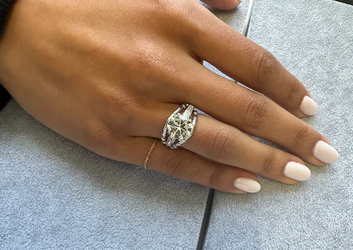 Ring Platinum Round Diamond GIA 270 cts N VSI and Baguettes Albert Hern Rings