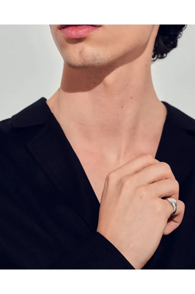 Rings Tom Wood Mini Signet Oval Ring